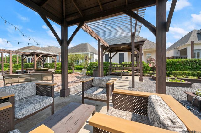 10715 Turning Leaf Dr, Baton Rouge, LA 70810