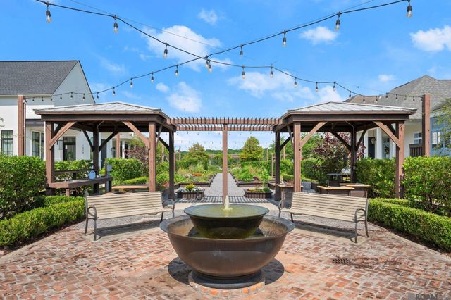 10715 Turning Leaf Dr, Baton Rouge, LA 70810