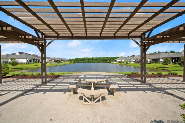 10715 Turning Leaf Dr, Baton Rouge, LA 70810