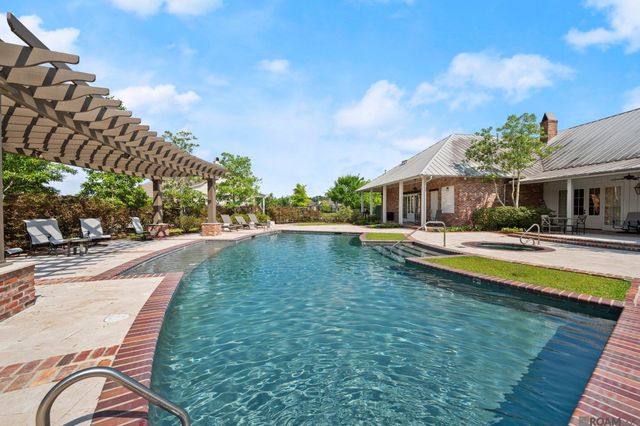 10715 Turning Leaf Dr, Baton Rouge, LA 70810