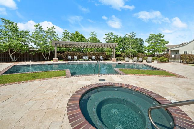 10715 Turning Leaf Dr, Baton Rouge, LA 70810