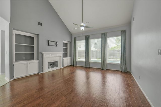 402 Sterling Heights Lane, Houston, TX 77094