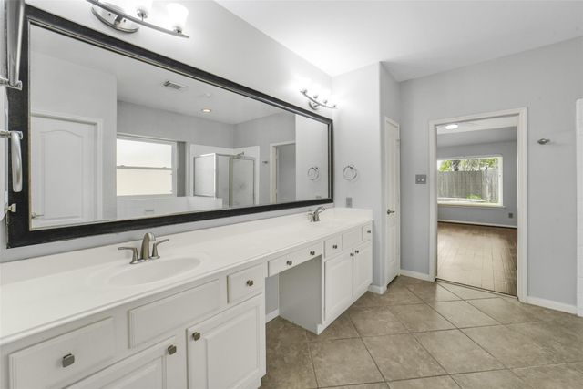 402 Sterling Heights Lane, Houston, TX 77094