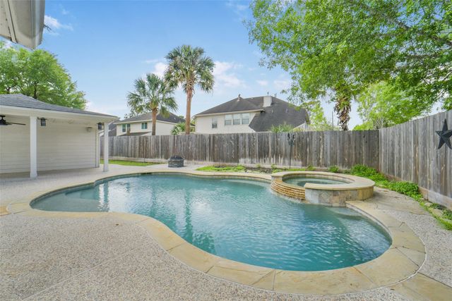 402 Sterling Heights Lane, Houston, TX 77094