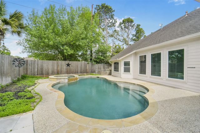 402 Sterling Heights Lane, Houston, TX 77094