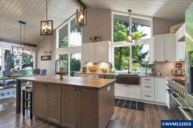 3323 Belvedere St NW, Salem, OR 97304