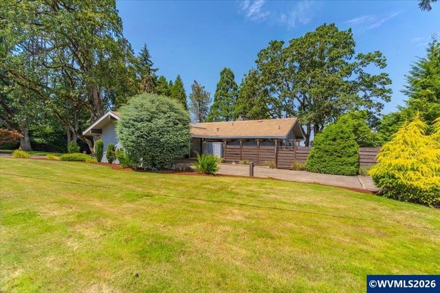 3323 Belvedere St NW, Salem, OR 97304