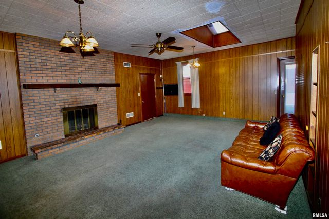 202 STERLING Street, Washington, IL 61571