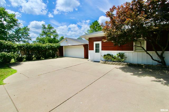 202 STERLING Street, Washington, IL 61571