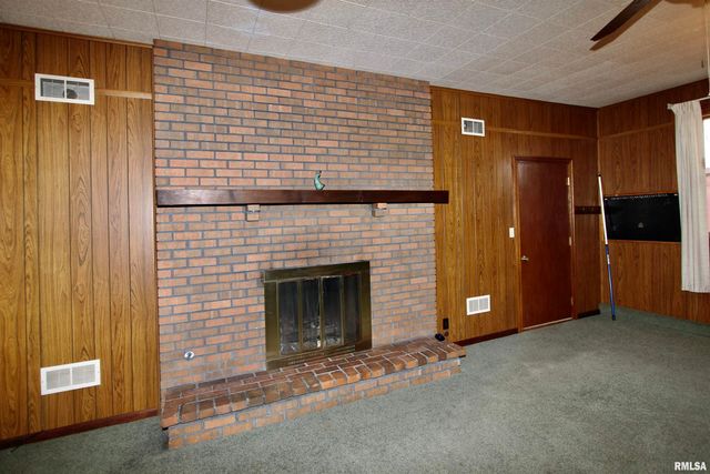 202 STERLING Street, Washington, IL 61571