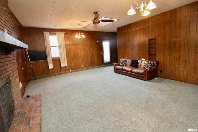 202 STERLING Street, Washington, IL 61571