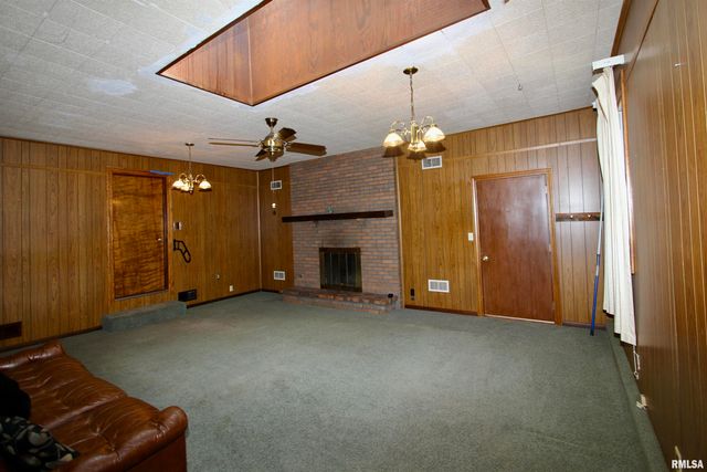 202 STERLING Street, Washington, IL 61571