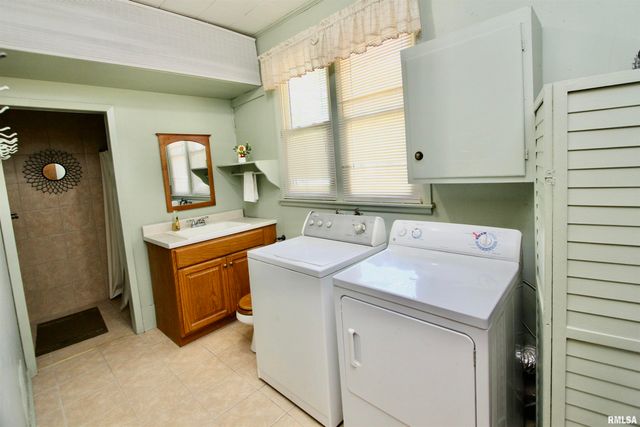 202 STERLING Street, Washington, IL 61571