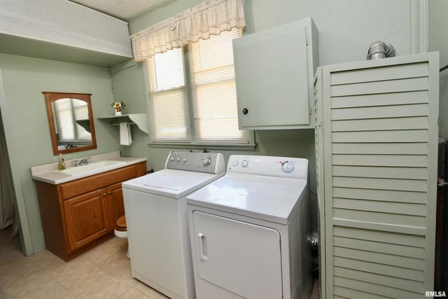 202 STERLING Street, Washington, IL 61571
