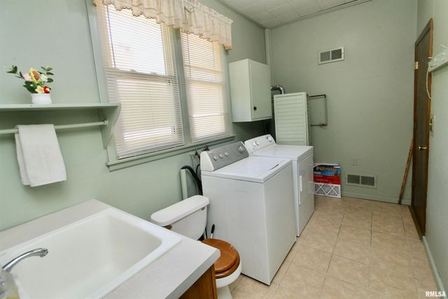 202 STERLING Street, Washington, IL 61571