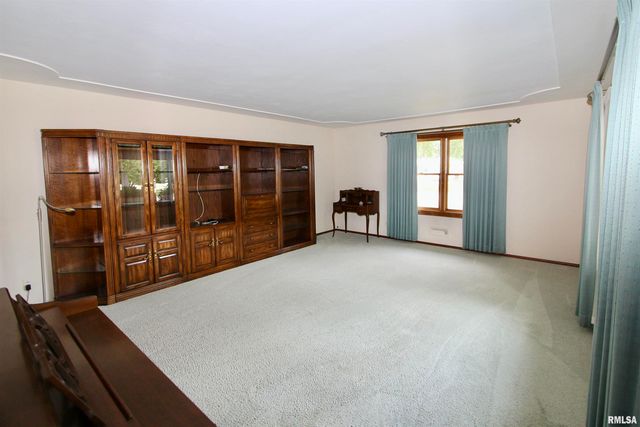 202 STERLING Street, Washington, IL 61571