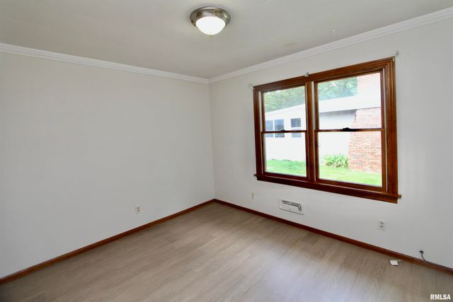 202 STERLING Street, Washington, IL 61571
