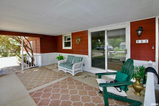 202 STERLING Street, Washington, IL 61571