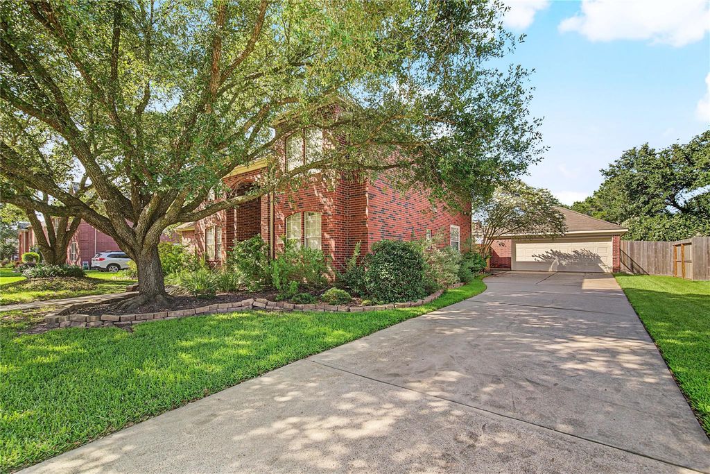 1707 Brill Drive, Friendswood, TX 77546