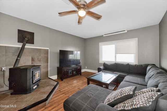 4123 County Route 21, Stuyvesant, NY 12156