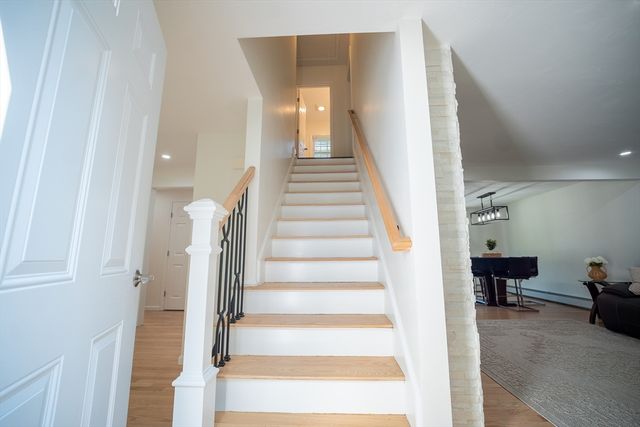 4 Wilder St, Leominster, MA 01453