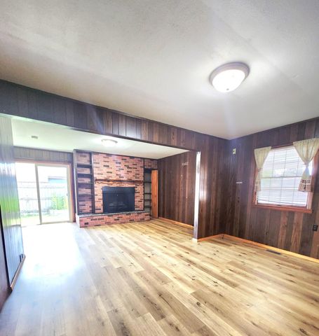 9409 5th Street, Highland, IN 46322