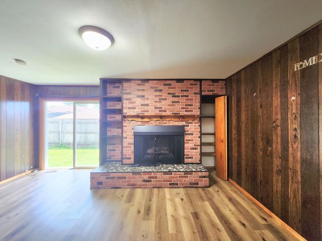 9409 5th Street, Highland, IN 46322