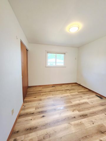 9409 5th Street, Highland, IN 46322