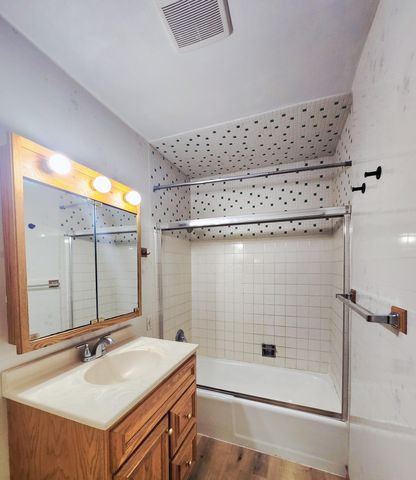 9409 5th Street, Highland, IN 46322