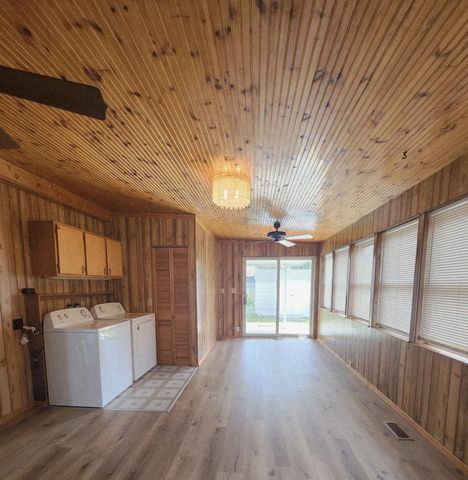 9409 5th Street, Highland, IN 46322