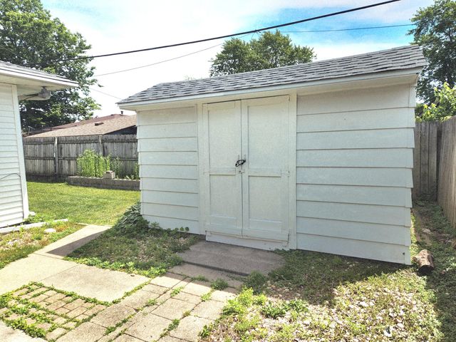 9409 5th Street, Highland, IN 46322