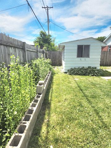 9409 5th Street, Highland, IN 46322