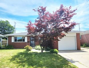 9409 5th Street, Highland, IN 46322