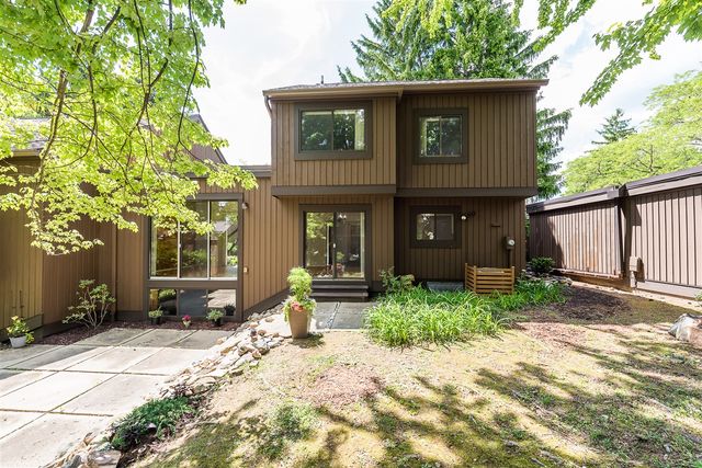 10 Westbury Court, Ann Arbor, MI 48105