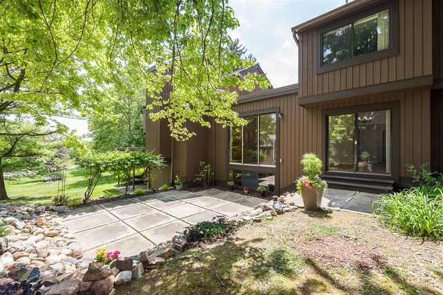 10 Westbury Court, Ann Arbor, MI 48105