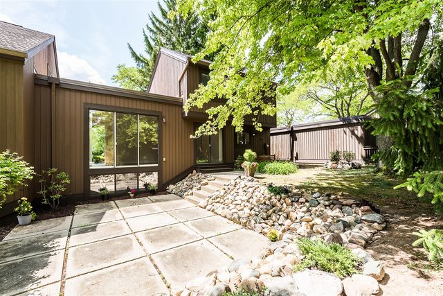 10 Westbury Court, Ann Arbor, MI 48105