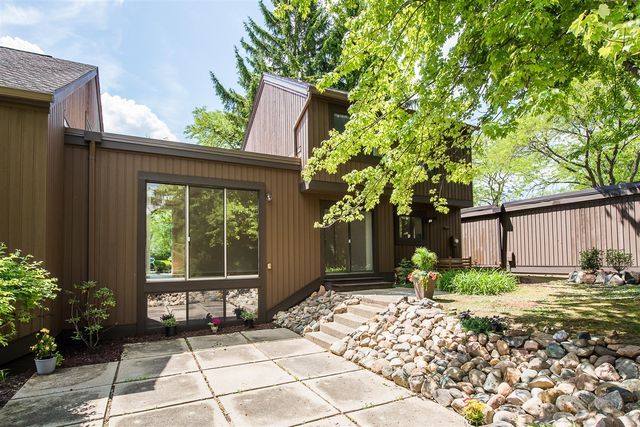10 Westbury Court, Ann Arbor, MI 48105