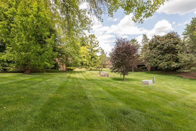 10 Westbury Court, Ann Arbor, MI 48105