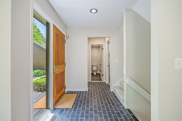 10 Westbury Court, Ann Arbor, MI 48105
