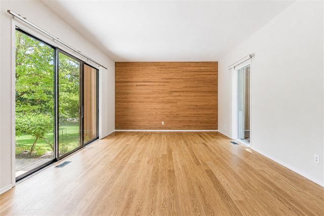 10 Westbury Court, Ann Arbor, MI 48105