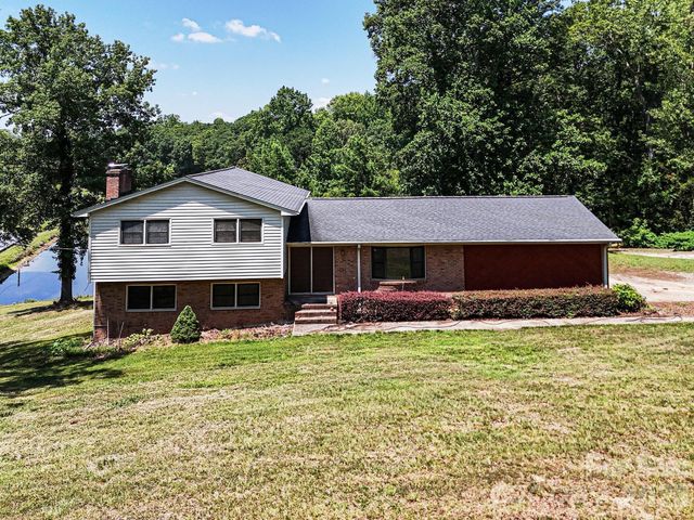 813 Robinson Clemmer Road, Dallas, NC 28034