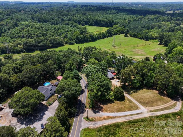 813 Robinson Clemmer Road, Dallas, NC 28034