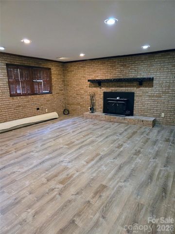 813 Robinson Clemmer Road, Dallas, NC 28034