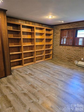 813 Robinson Clemmer Road, Dallas, NC 28034