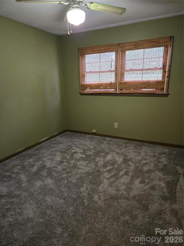 813 Robinson Clemmer Road, Dallas, NC 28034