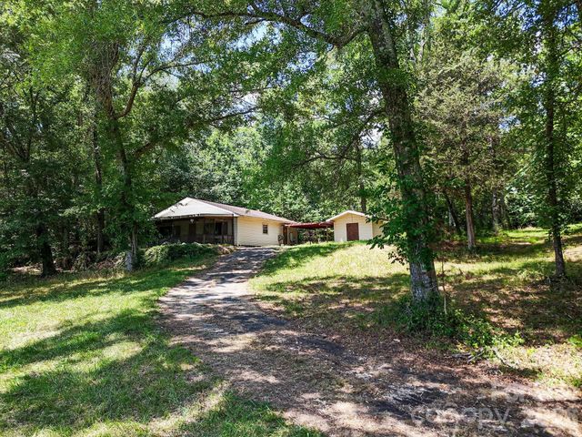 813 Robinson Clemmer Road, Dallas, NC 28034