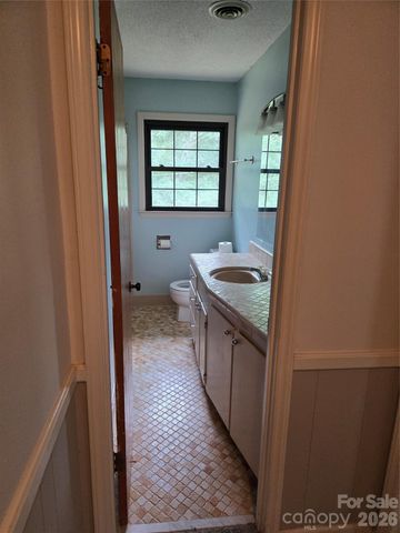 813 Robinson Clemmer Road, Dallas, NC 28034