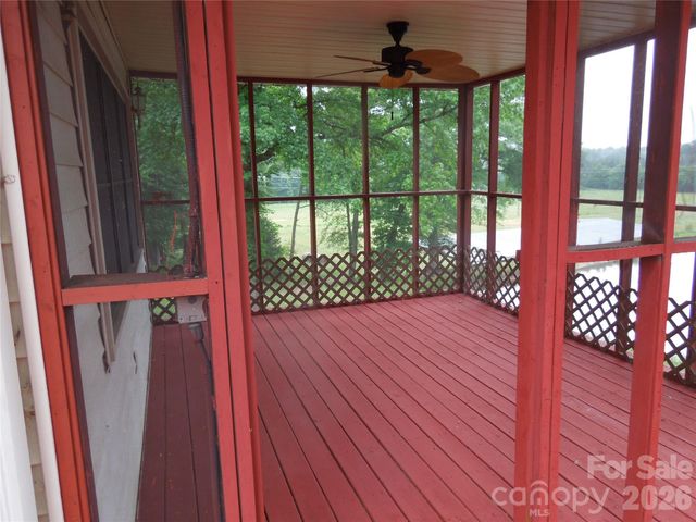 813 Robinson Clemmer Road, Dallas, NC 28034