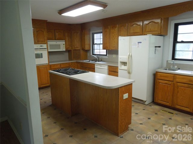 813 Robinson Clemmer Road, Dallas, NC 28034