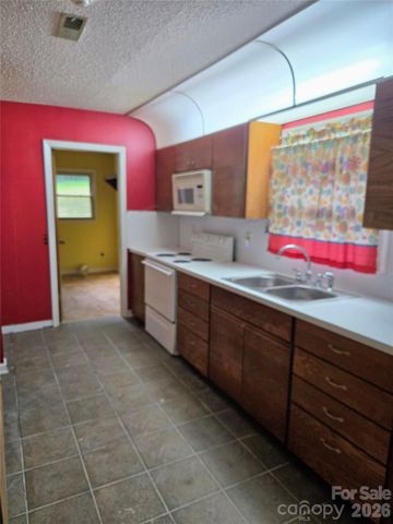 813 Robinson Clemmer Road, Dallas, NC 28034